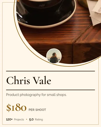 Card design circle-cut-02 in the minimal mood — sample card “Chris Vale”